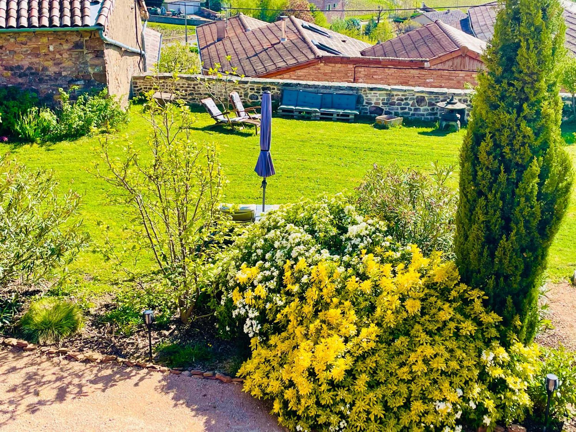 Hotel Au Petit Bonheur Chez Bambina Leynes Zewnętrze zdjęcie
