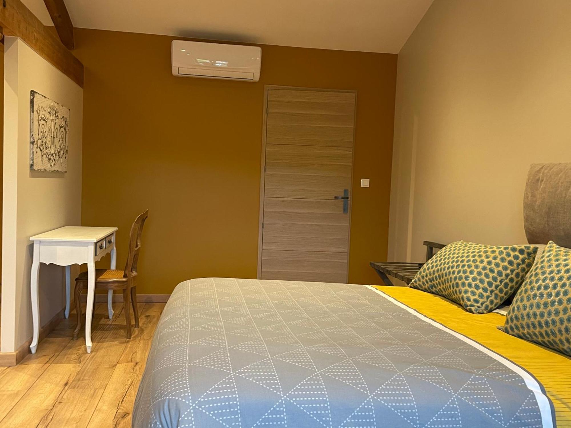 Hotel Au Petit Bonheur Chez Bambina Leynes Zewnętrze zdjęcie